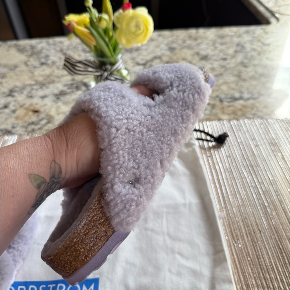 NEW Birkenstock Arizona Shearling Sandals In Purple Fog, Size 7/7.5 (38 EU)